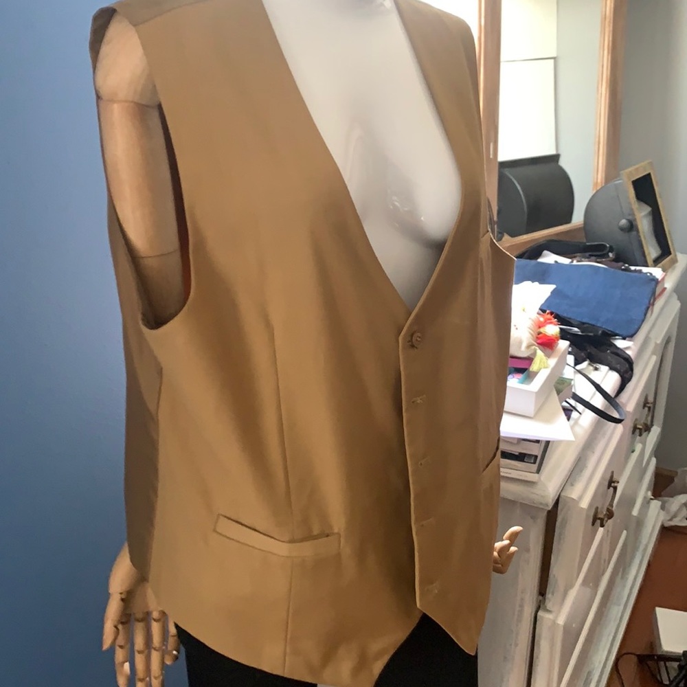 Like New Hisdern Mens gold vest size Large